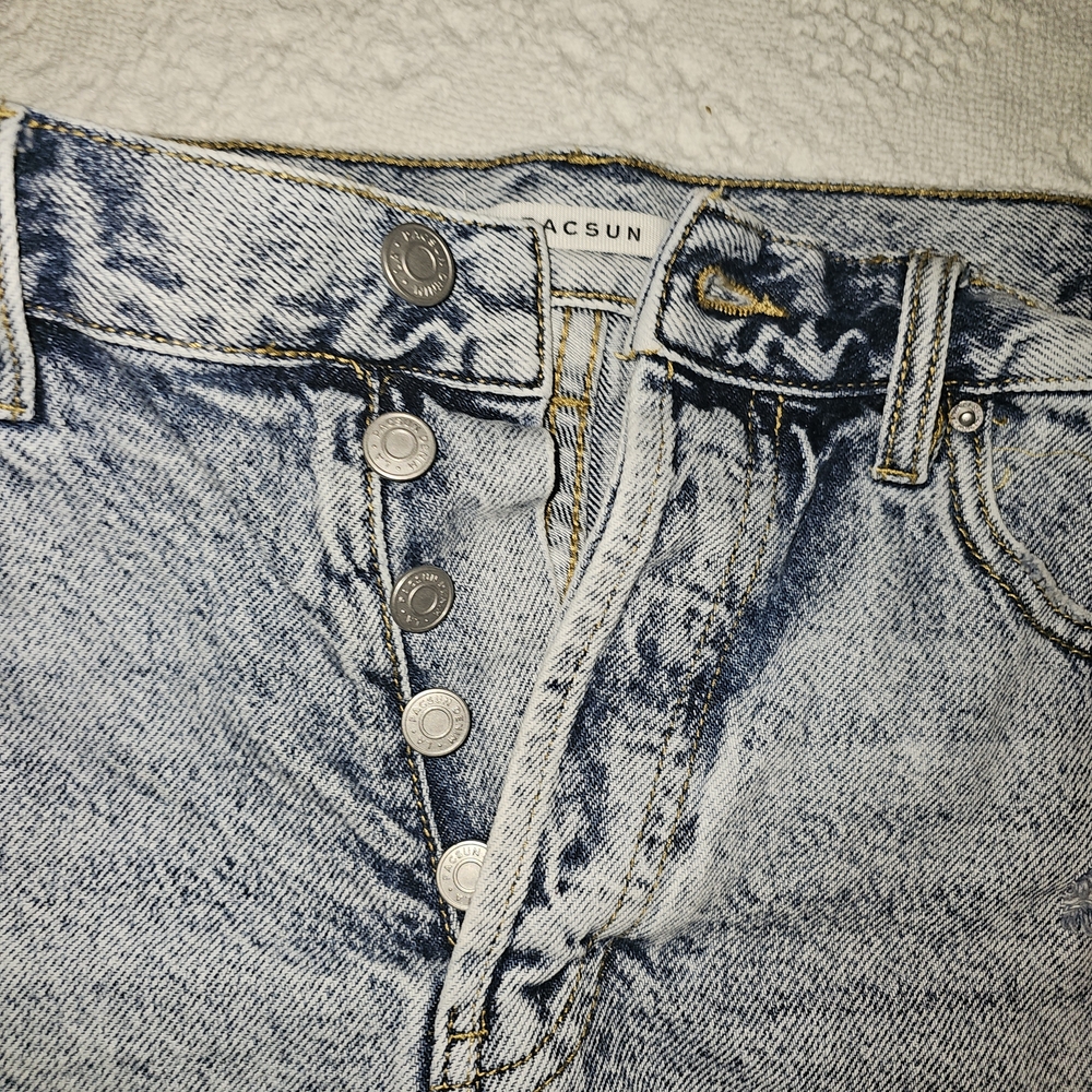 PacSun Women's Light Wash Distressed Jean Shorts - Picture 2 of 7